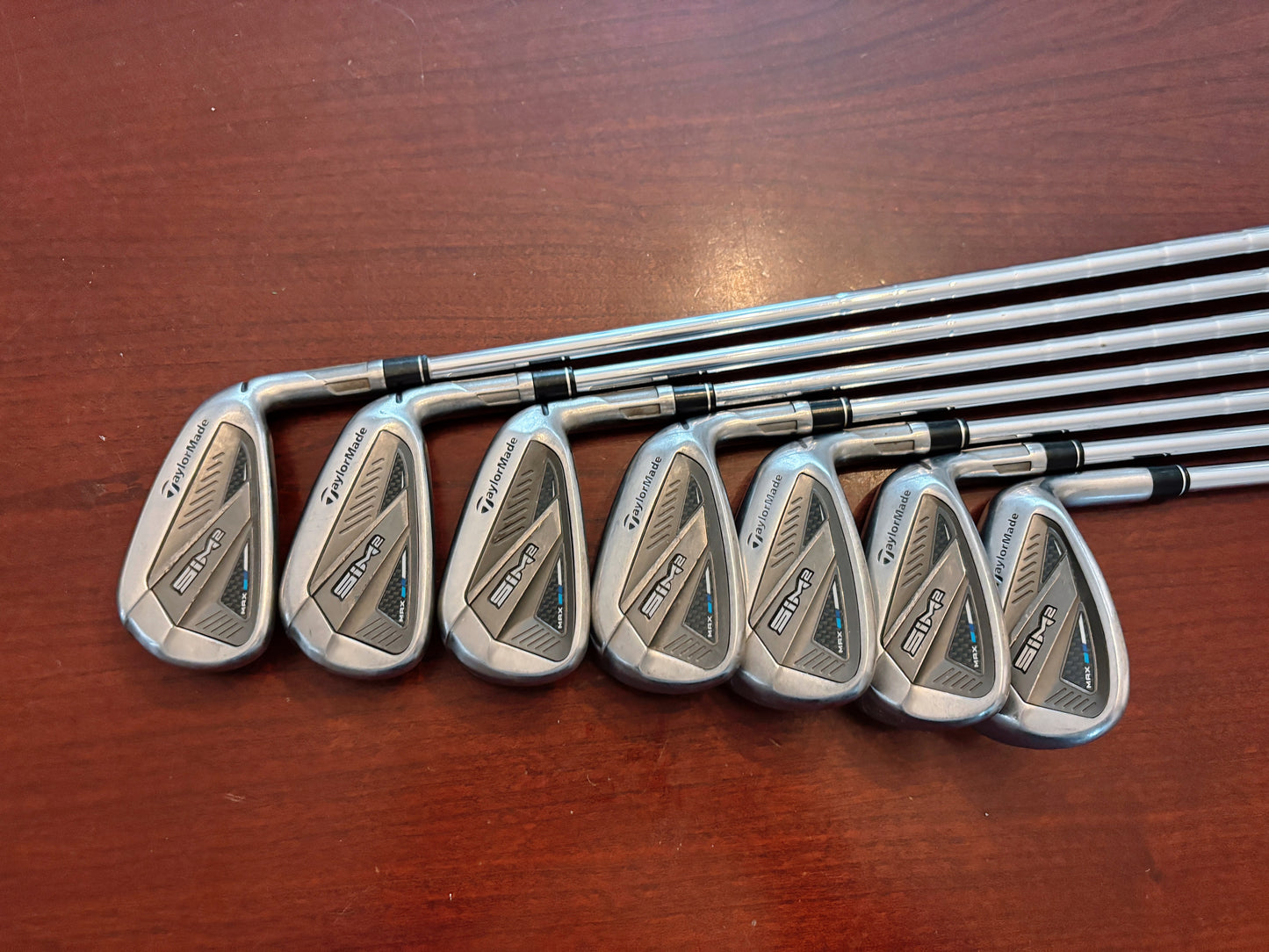 Taylormade SIM2 Max Iron Set 5-PW,SW / KBS Tour 120 Stiff