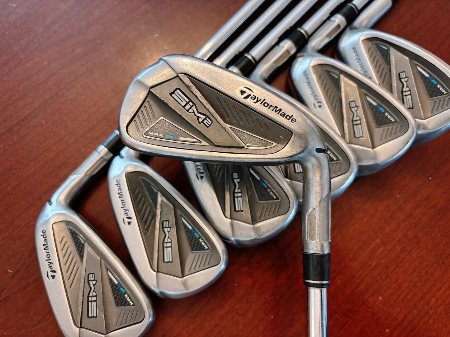 Taylormade SIM2 Max Iron Set 5-PW,SW / KBS Tour 120 Stiff