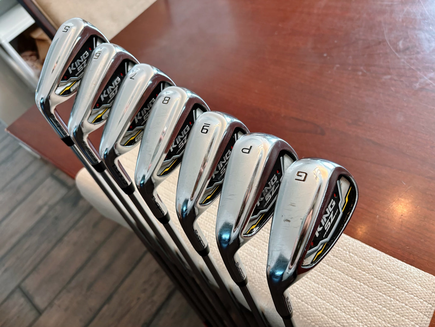 (Left-handed) Cobra King SpeedZone Iron Set 5-GW / KBS Tour Regular Flex