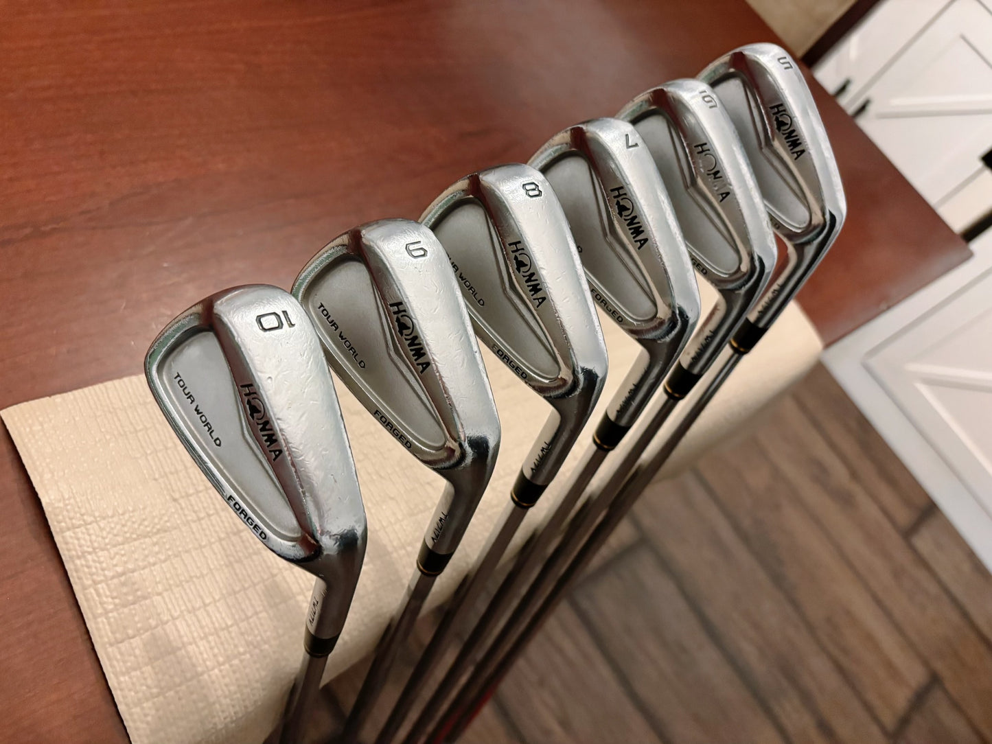 Honma Tour World Forged Iron Set / Stiff