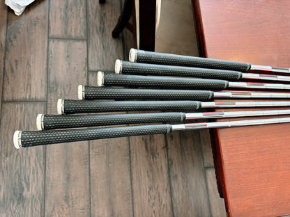 (Left-handed) Cobra King SpeedZone Iron Set 5-GW / KBS Tour Regular Flex