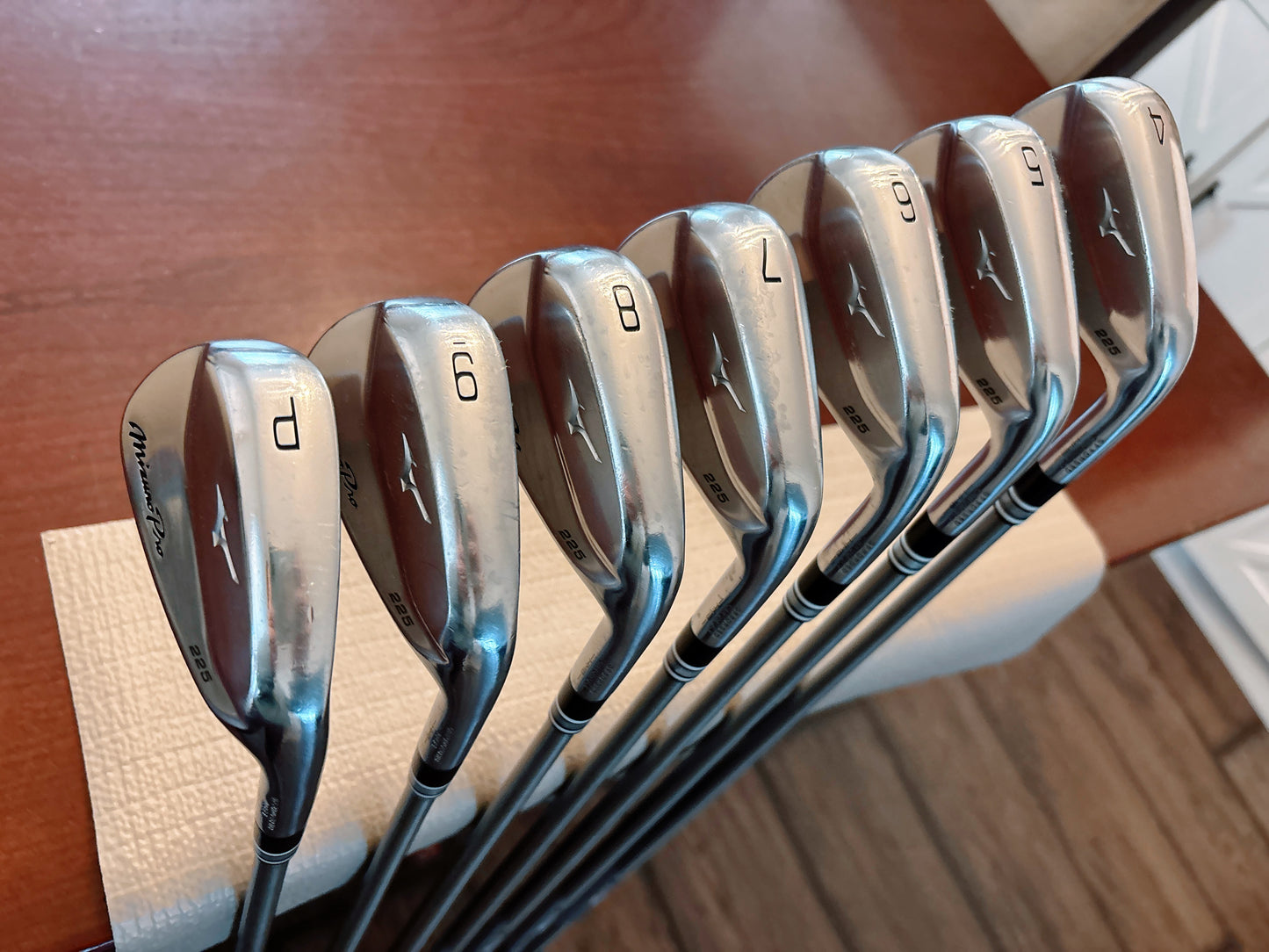 Mizuno Pro 225 Iron Set 4-PW / Aerotech Steelfiber X-Stiff