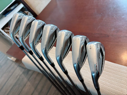 (Left-handed) Mizuno JPX 923 Hot Metal Pro Iron Set 4-PW / Dynamic Gold 105 S300 Stiff